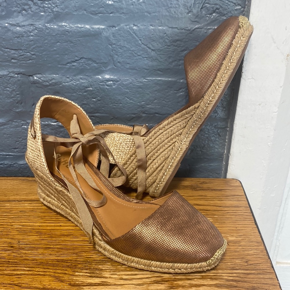 Schutz Size 9 Copper Brown Metallic wedges